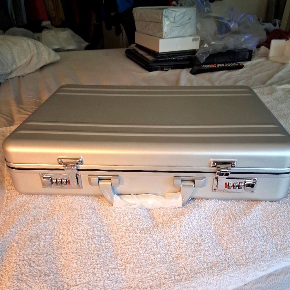 New Invicta Aluminum 18 Slot Watch Briefcase